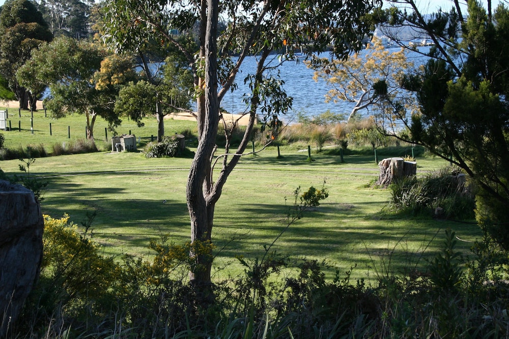 Snug Beach Cabin And Caravan Park