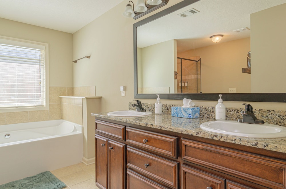 Serene Family Hideaway 4Br w Pool Table