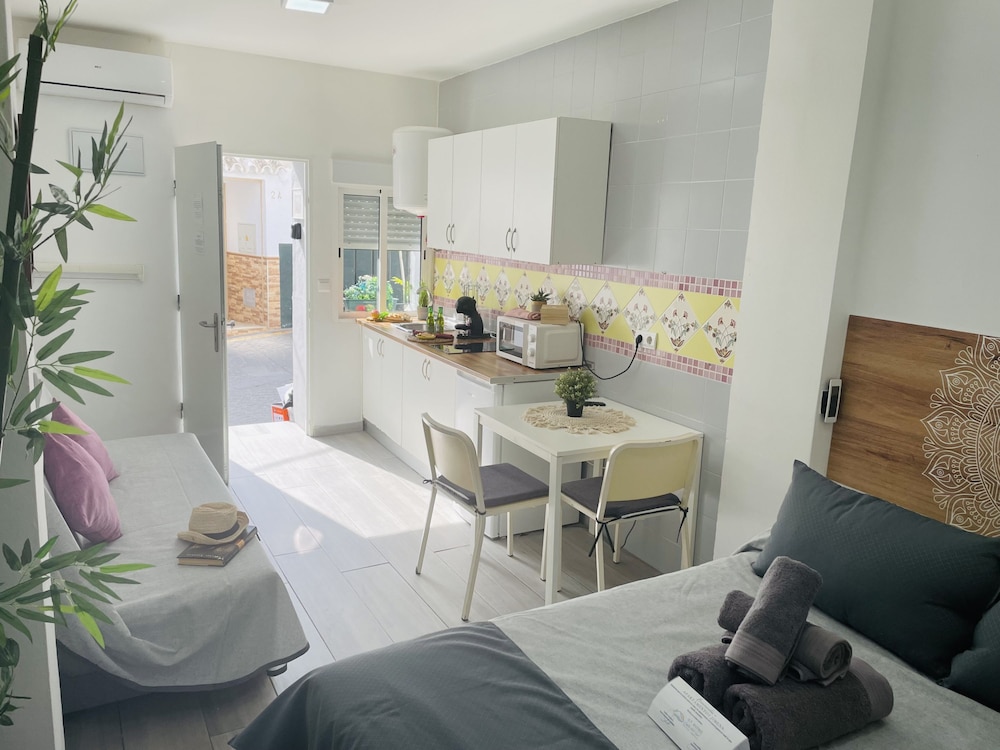 Estudio Burriana Jimena by At Home Costa del Sol