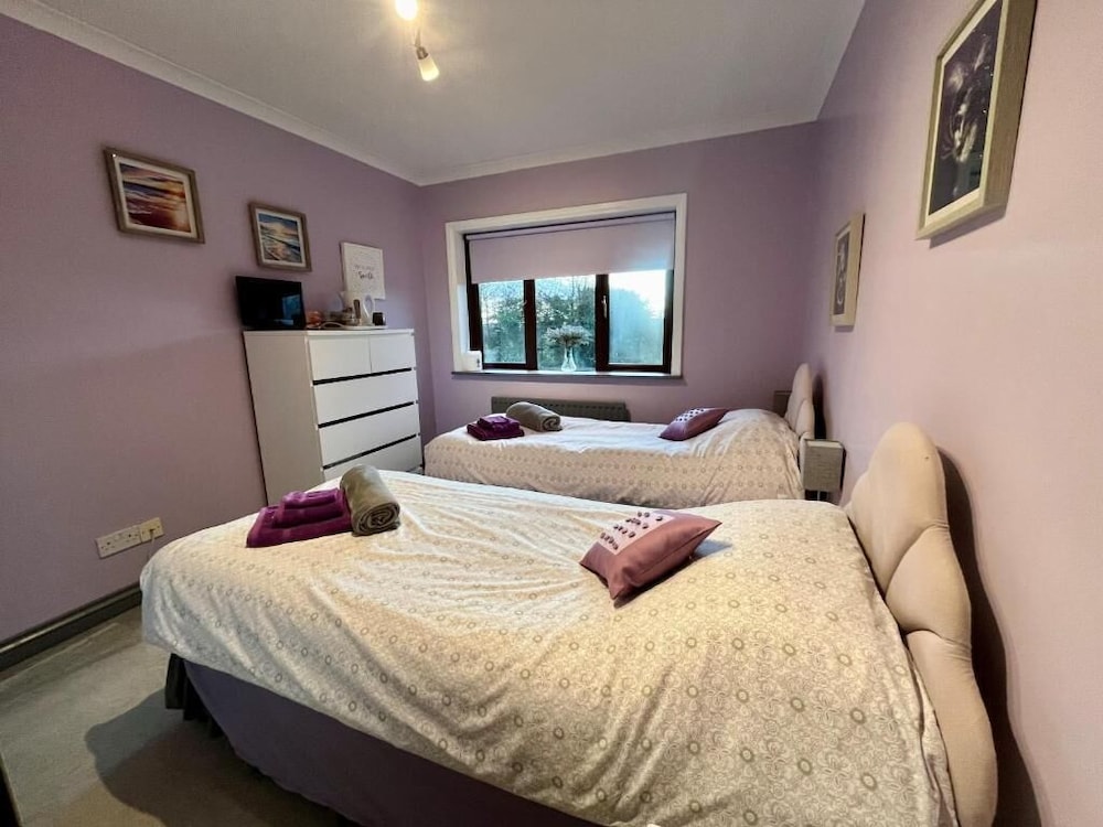 WILLOW RIDGE - a large country house with 3 rental rooms