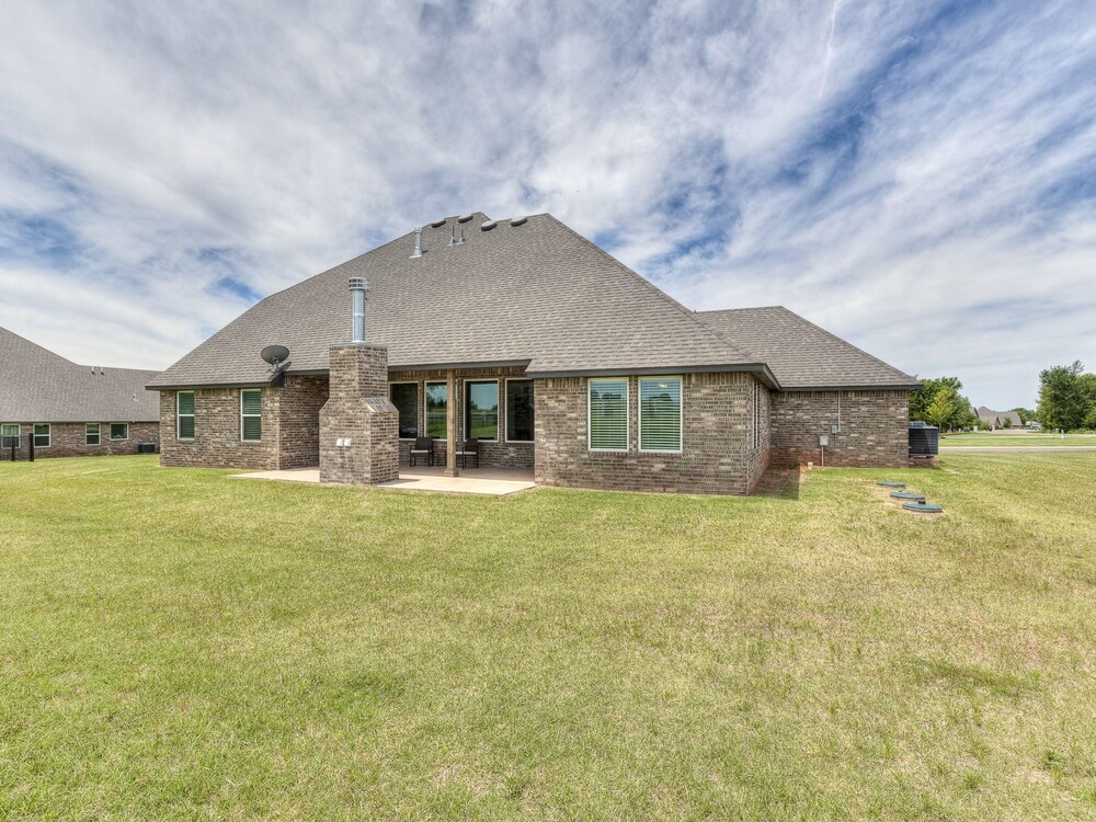 Family-friendly Luxury 4BR Home Near Woodlands view 2