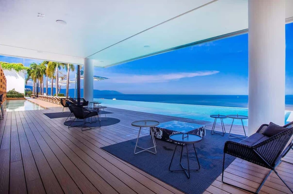 Soho PV Stunning Views Luxury Heated Rooftop Pool