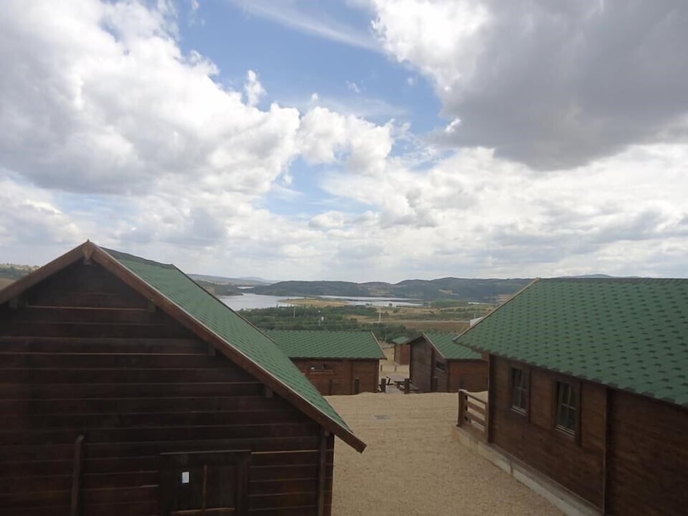 Monte do Azibo - Caravan Park