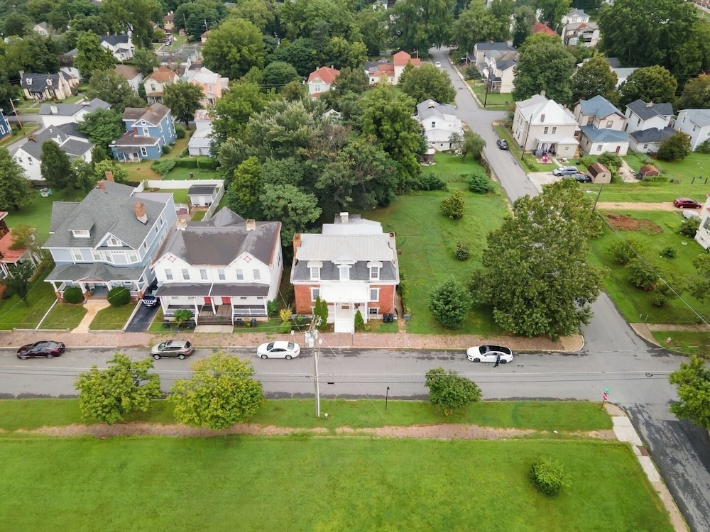 Central 4BR Historic Gem Near Colleges