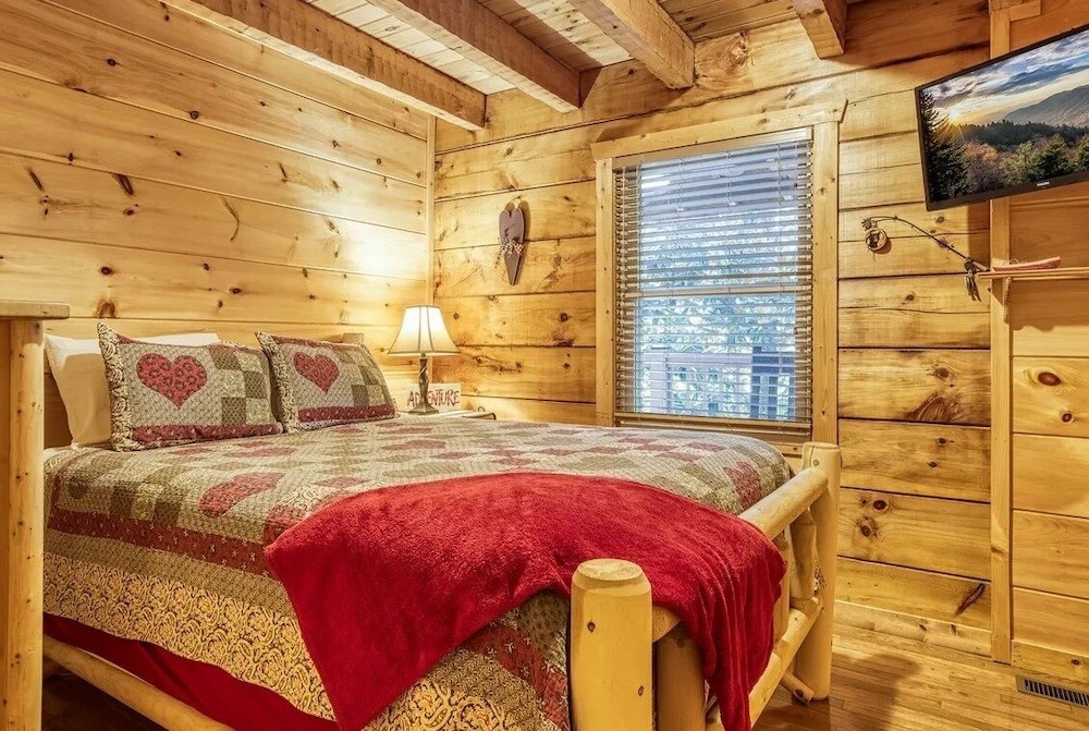 Tennessee Risky 3 Bedroom Cabin
