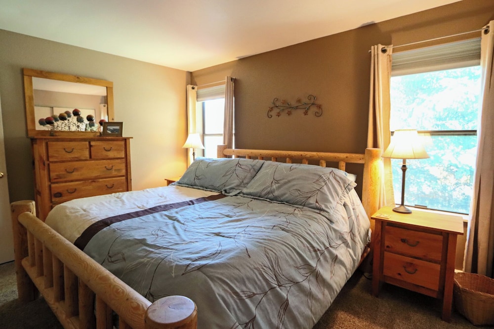 Quiet Cozy Fraser Getaway for 7!