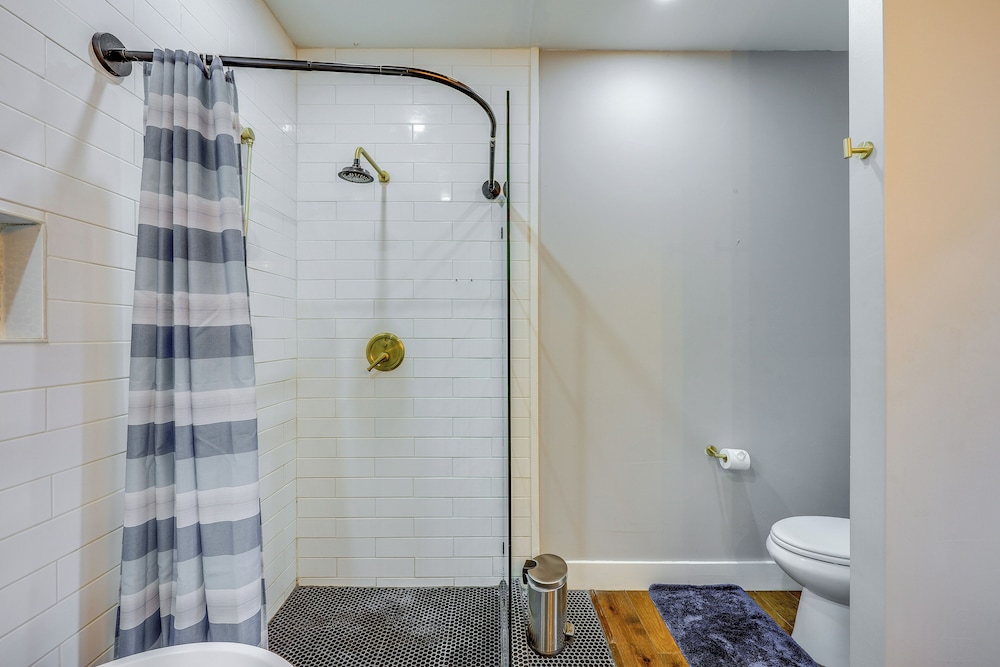 ~ 2 Mi to Dtwn San Antonio: Comfy Home w/ Yard!