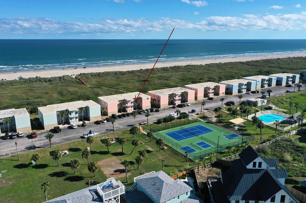 Bubbly Blew by Avantstay Beachfront Condo View