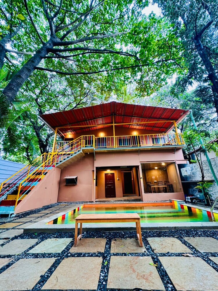 Lost Paradise A Social Hostel