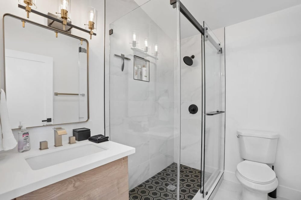 Amazing Lux Oasis Spacious Modern Private Fam Fav view 2