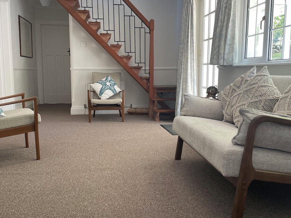 Rocklea Seaside Cottage