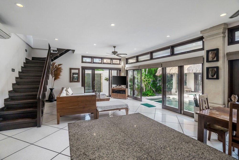 Villa Gading by Alfred in Bali - Stunning 4BD Villa in the Heart of Seminyak Beach
