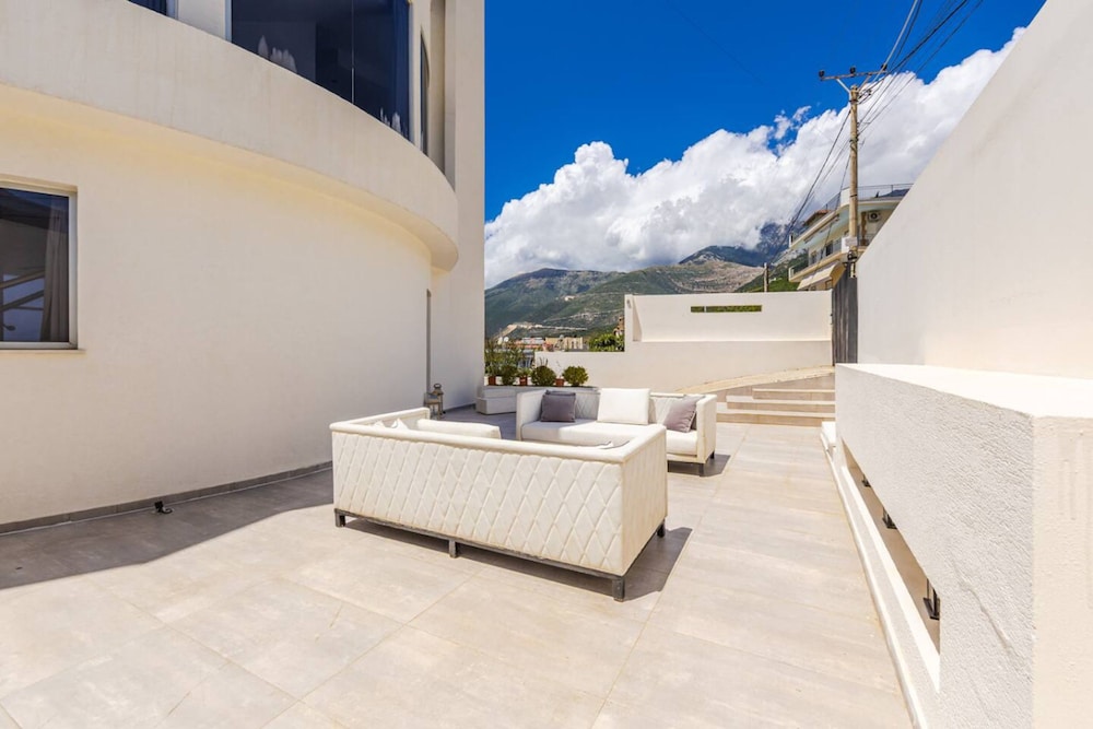 Villa Belle Azure in Gjilek