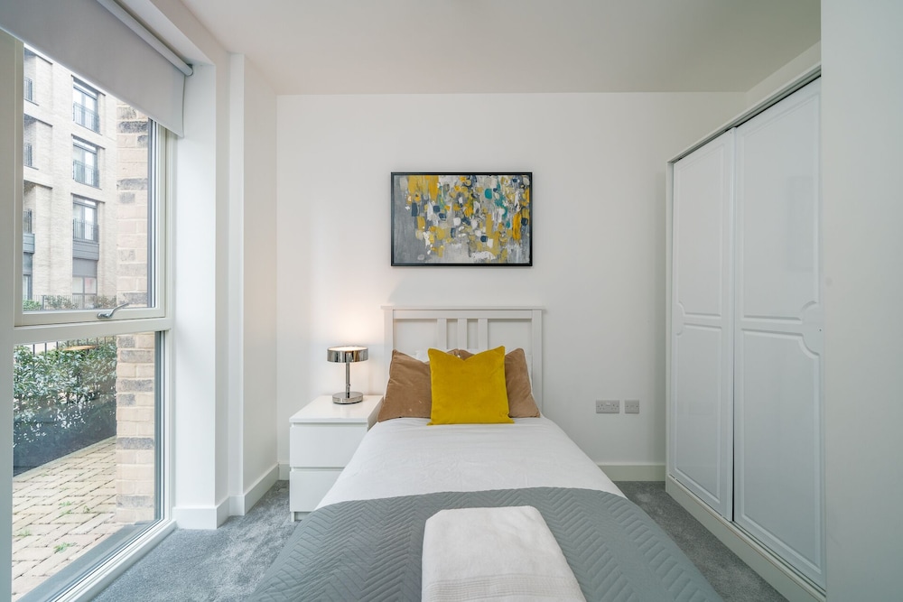 Madika Homes Stunning 2-bed Apartment in Colindale