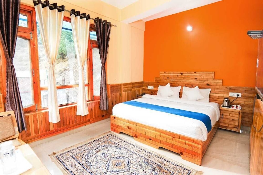 Near Mountain Hotel Hidden Heaven Shimla