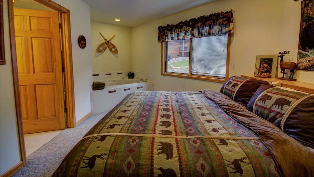 River Stone Resorts & Bear Paw Suites
