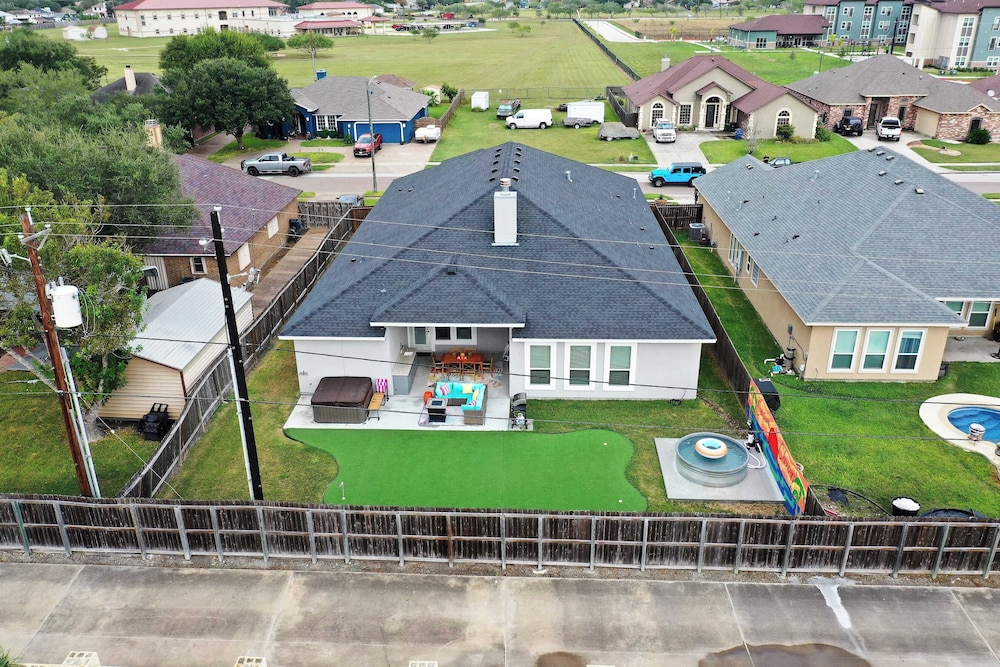 Graford by Avantstay Hot Tub, Firepit, Mini Putt