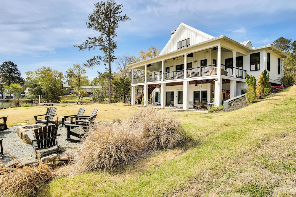 Luxe Lake Greenwood Retreat: Dock & Deck!