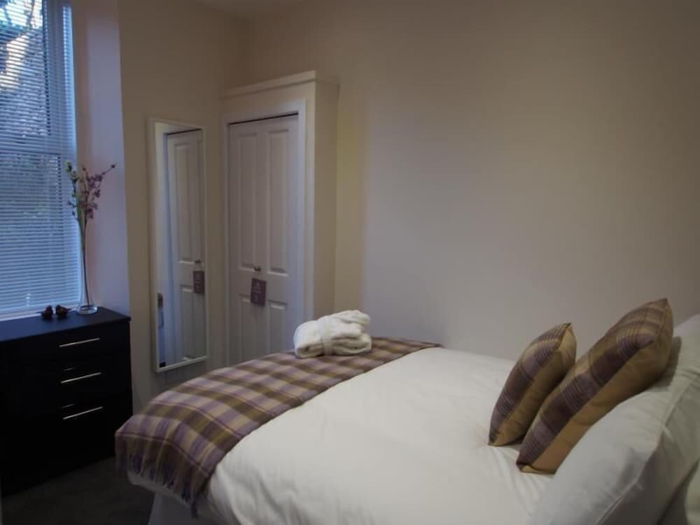 Wallfield Field Apartments view 5