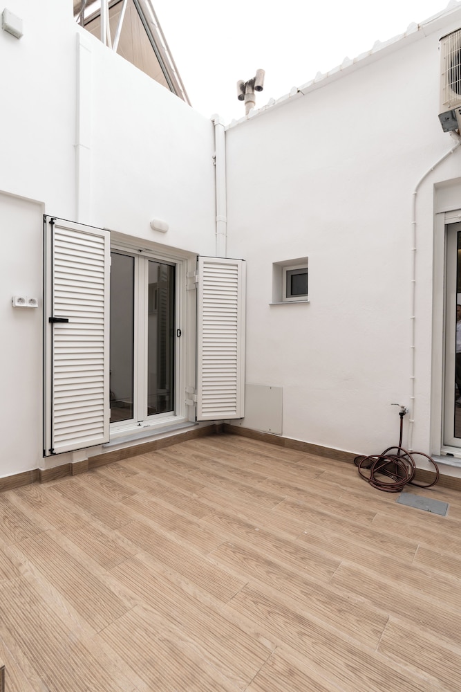 Charming 2 Bedroom House in Iraklio, Greece