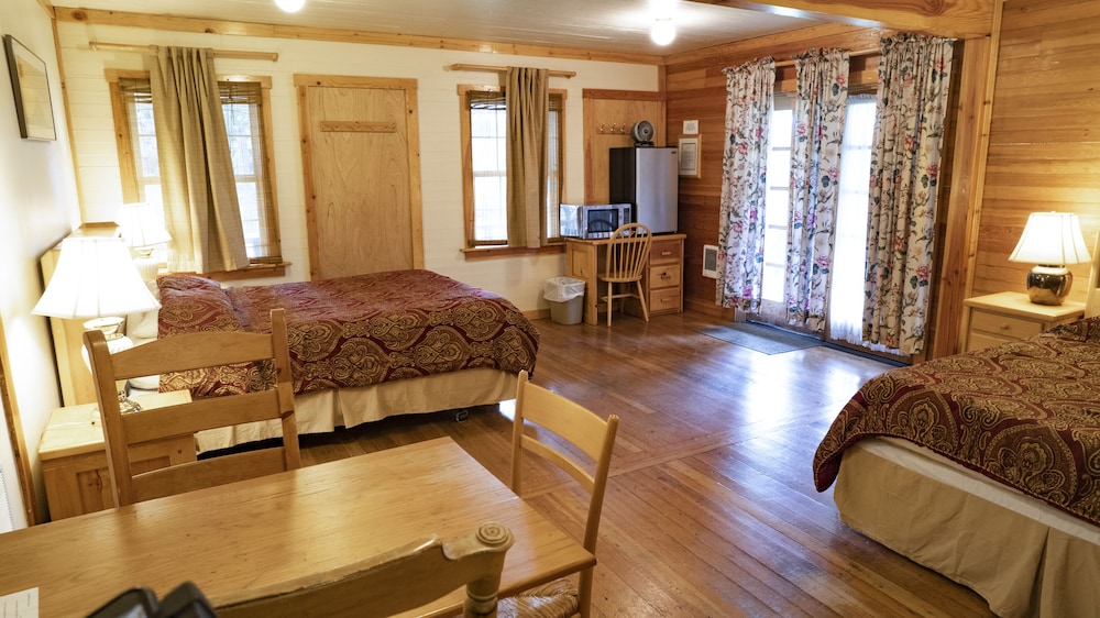 Whittaker's Motel & Historic Bunkhouse