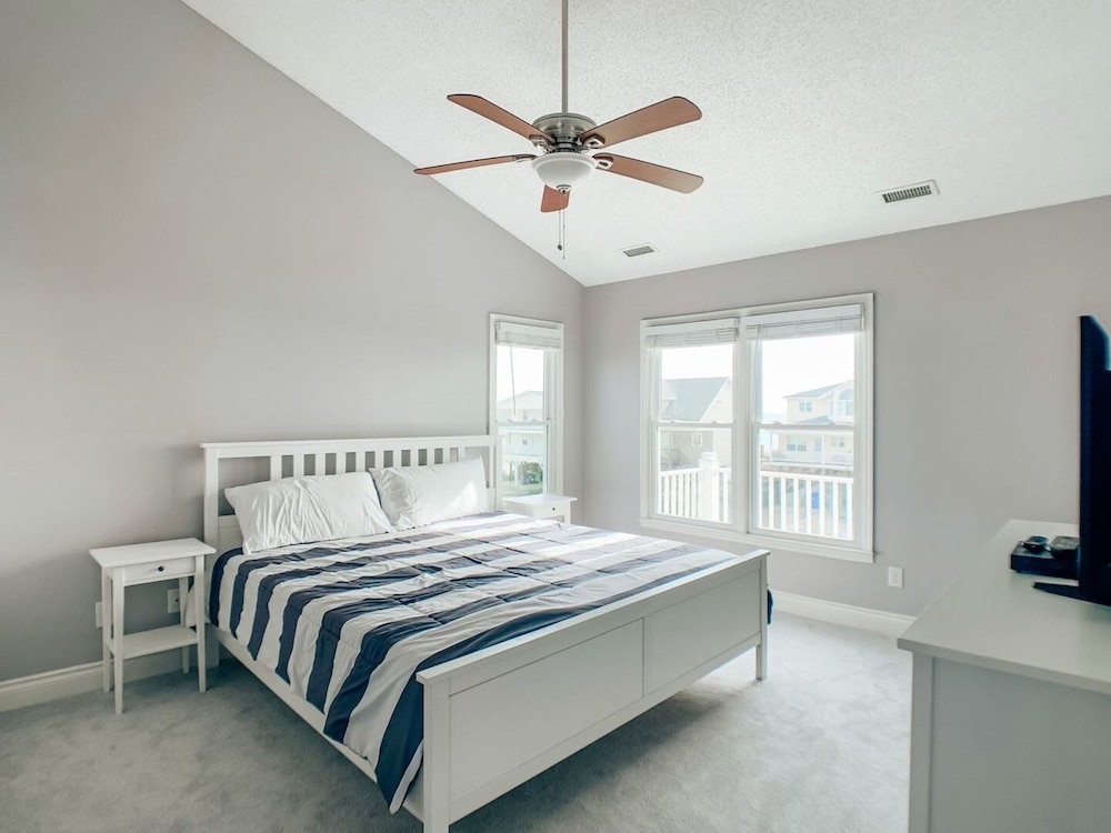 A Beach To Remember 4 Bedroom Home by RedAwning view 5