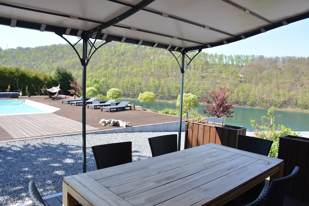 Villa in Stavelot With Lake View and Jacuzzi