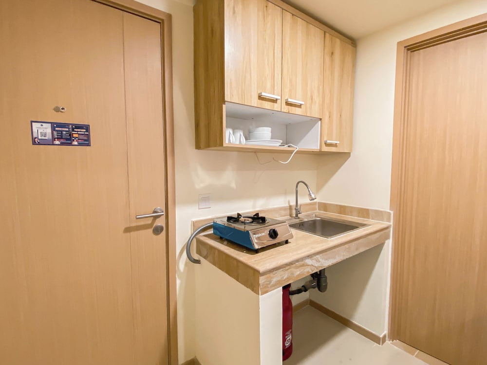 Brand New 1Br With Working Room At Meikarta Apartment
