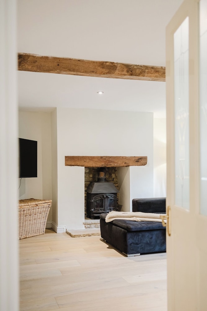 Mulberry Cottage 5BD in Wiltshire