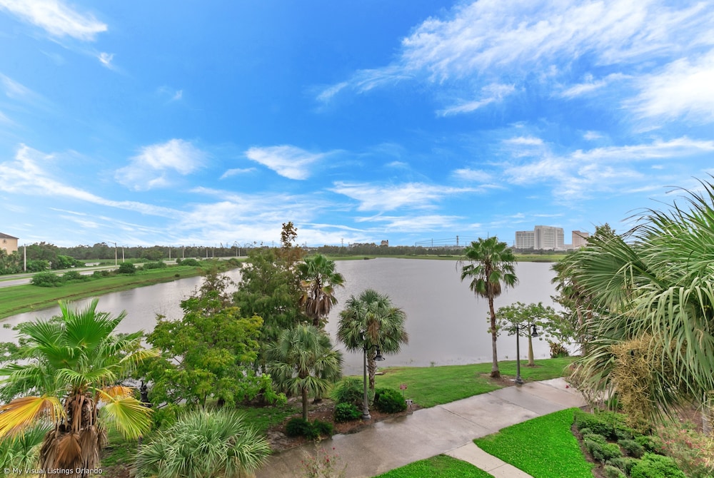 Spring Lakeview 3 Bedroom Condo by RedAwning