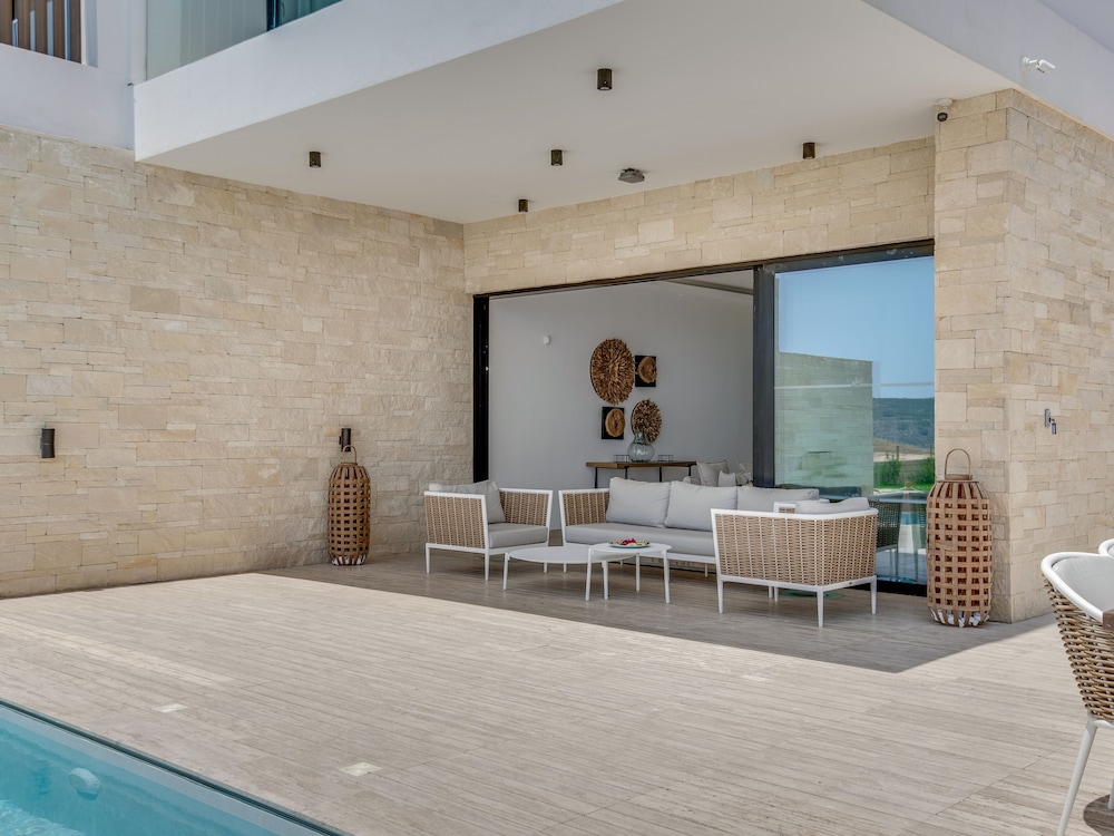 Sanders Konnos Bay Aphrodite - Exquisite 6-bedroom Villa On the Beach Front