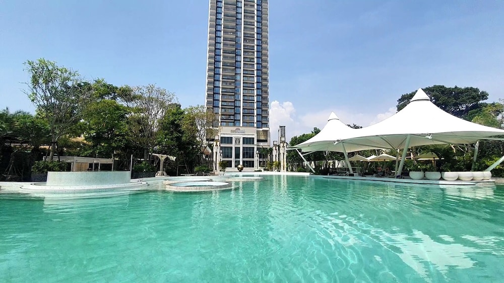 Private Swim Up Pool Apartment on Jomtien Beach Pattaya