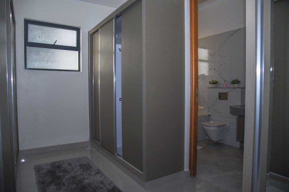 Mira Heights Suite & Conferencing