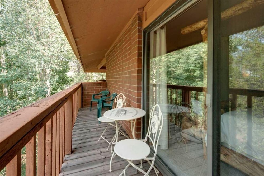 Lagoon 762b 3 Bedroom Townhouse by RedAwning