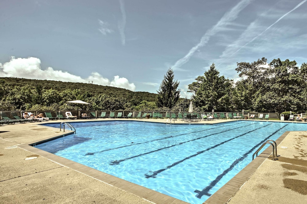 Patio + Pool Access: Wintergreen Resort Getaway!