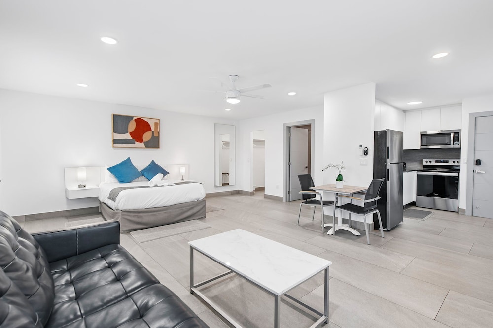 Unique Retreat - Unit C: Charming 2nd-floor Escape