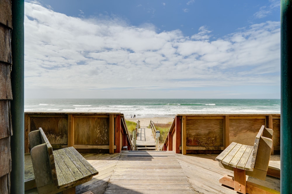 Oceanfront Watsonville Condo w/ Beach Access! view 5