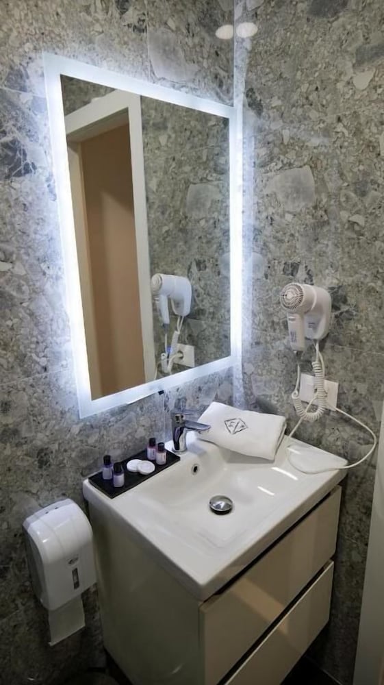 313 Villa City Center