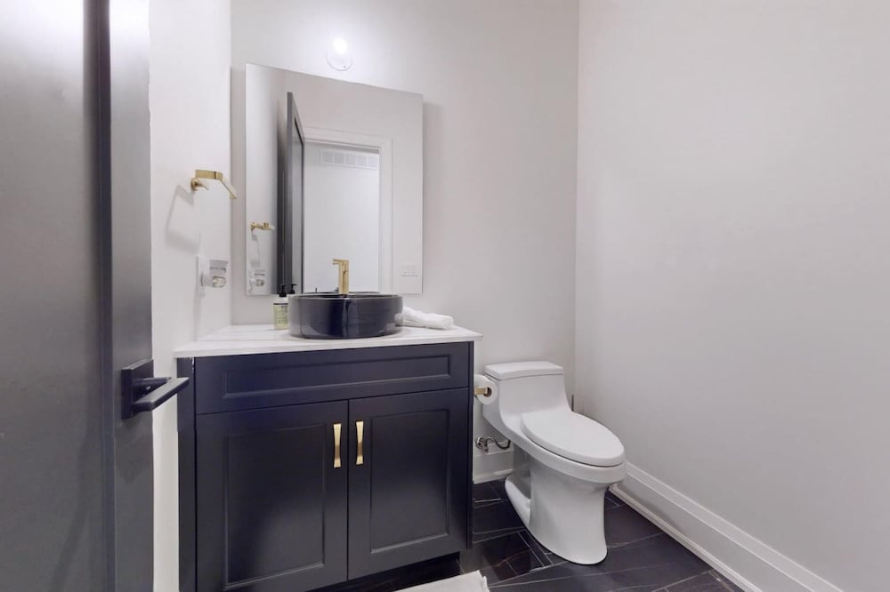Lucky Mansion Luxury Villa in Fort Erie