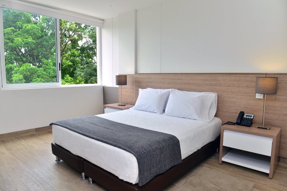 Hotel Park V Hotel & Suites - Image 1