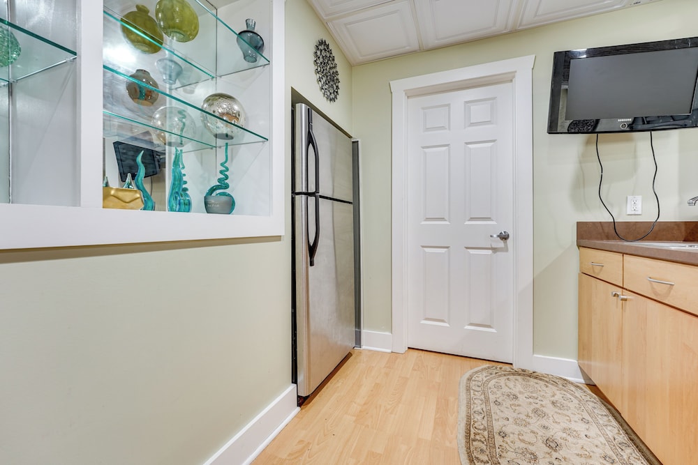 Spacious Family Getaway: 8 Mi to Main St Ann Arbor