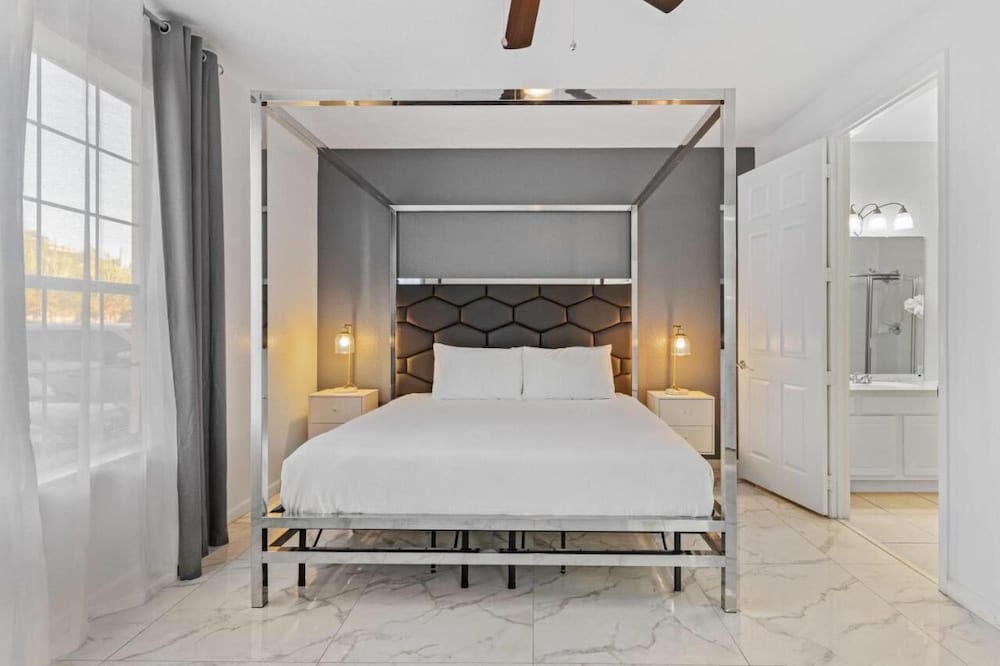 Vista Cay Swanky