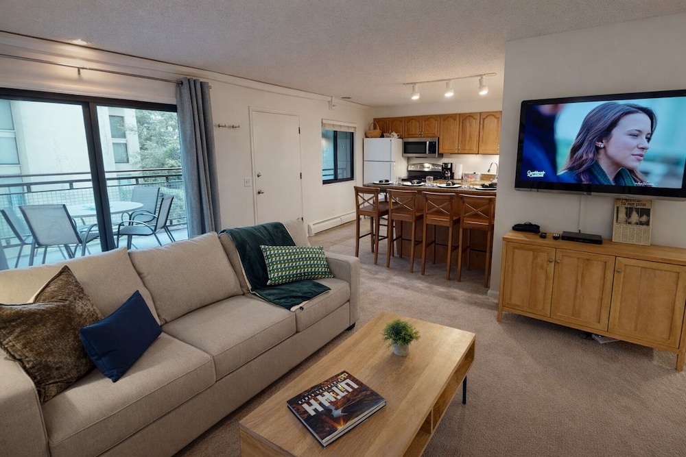 Freshly Updated Condo, Across The Street From The Resort Edel O 2 Bedroom Apts