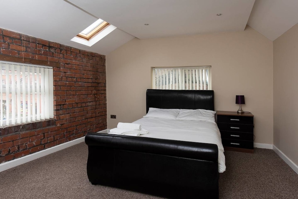 Stunning Penthouse in NQ, City Centre ! Sleeps 8 view 4