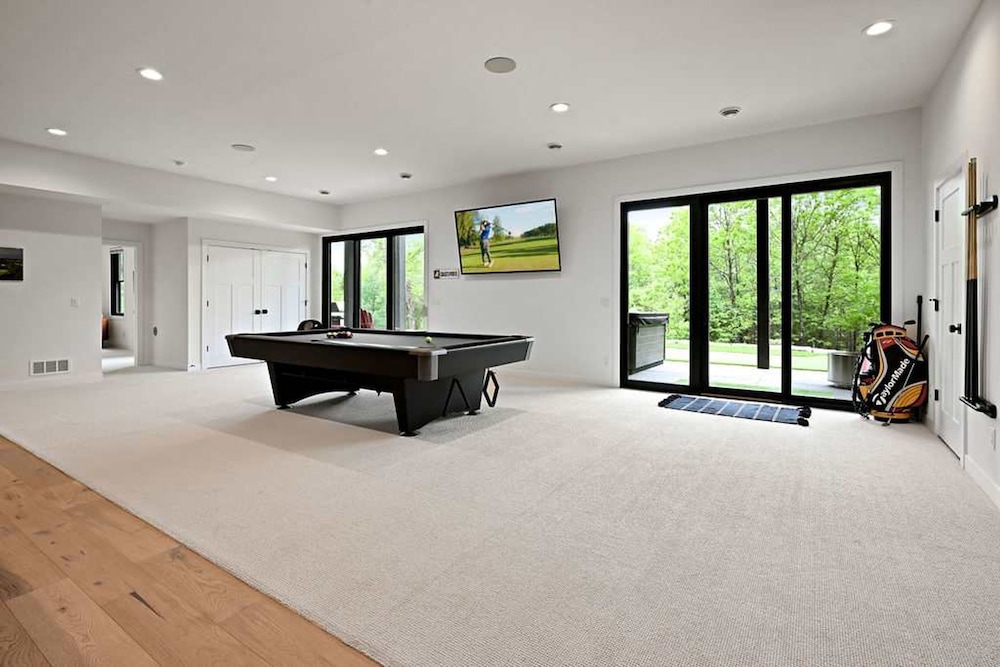 6BR Sand Valley Lodge With Hot Tub Bar Putting Green
