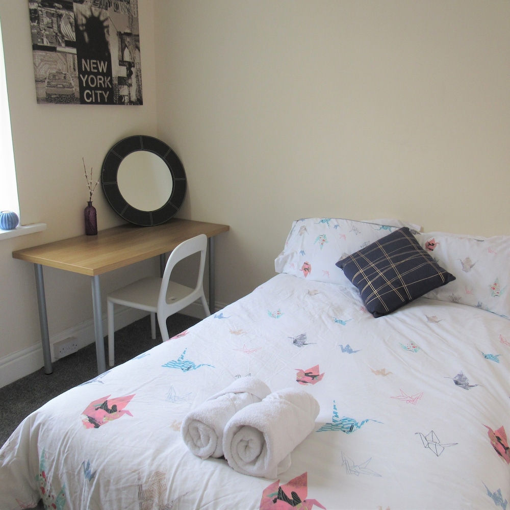 Spacious Apartment Heaton view 3