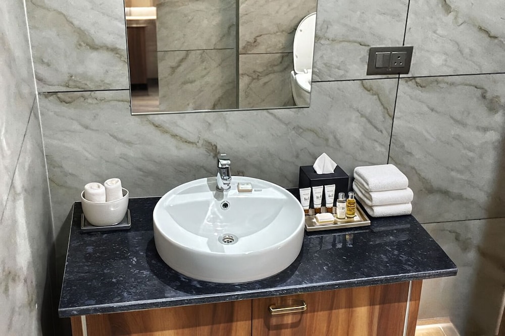 Xenious Opulent Hamirpur