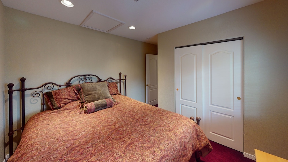 Exquisite Mountain Mansion West Wing view 2