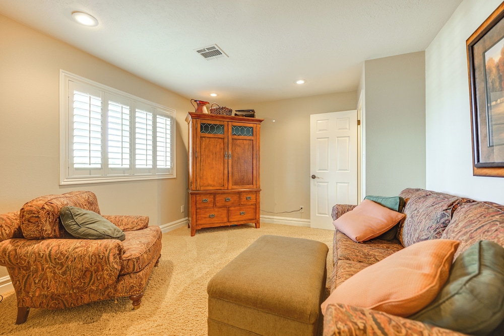 Golf Getaway 5 Mi to Dtwn: Las Palmas Resort Condo