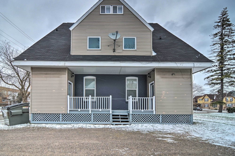 Charming Apartment in the Heart of Sault St Marie! view 4